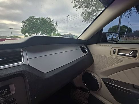 Used 2011 Ford Mustang GT Premium image 28