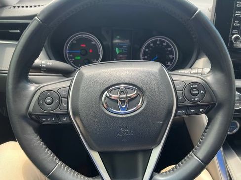 Used 2021 Toyota Venza LE AWD/4WD image 14