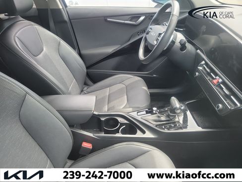 Used 2023 Kia Niro SX Touring FWD image 9
