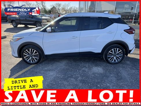 Used 2023 Nissan Kicks SV image 2