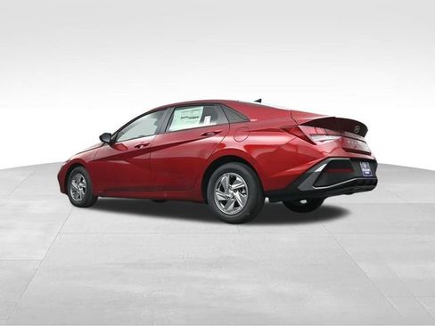 Certified 2026 Hyundai Elantra SE FWD image 34