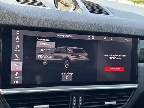 Used 2021 Porsche Cayenne w/ Premium Package AWD/4WD image 31