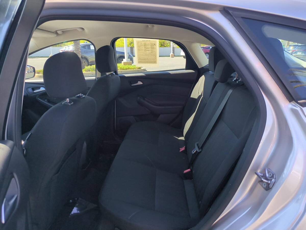 Used 2015 Ford Focus SE FWD image 25