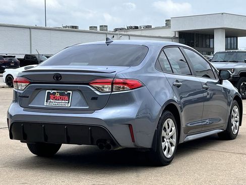 Used 2025 Toyota Corolla SE FWD image 4