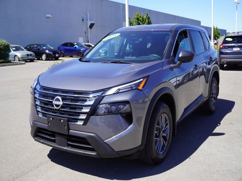 Used 2025 Nissan Rogue S FWD image 7