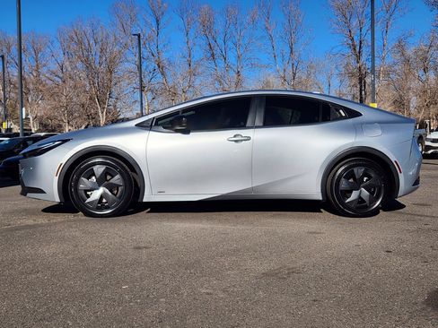 Used 2023 Toyota Prius LE image 3