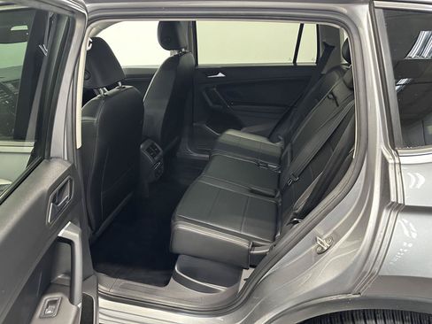 Used 2020 Volkswagen Tiguan SEL AWD/4WD image 28