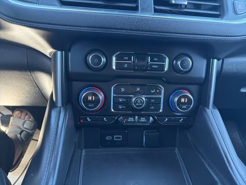 Used 2024 Chevrolet Suburban Z71 w/ Luxury Package AWD/4WD image 17
