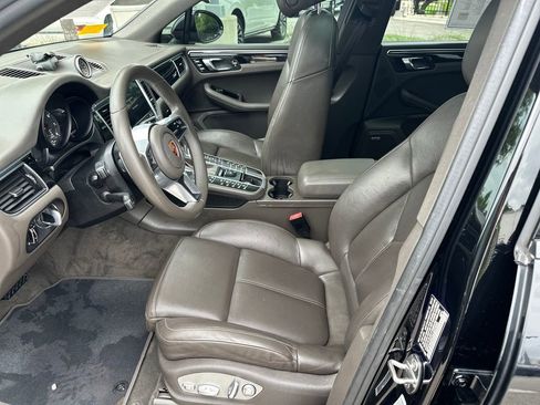 Used 2018 Porsche Macan Sport Edition AWD/4WD image 19