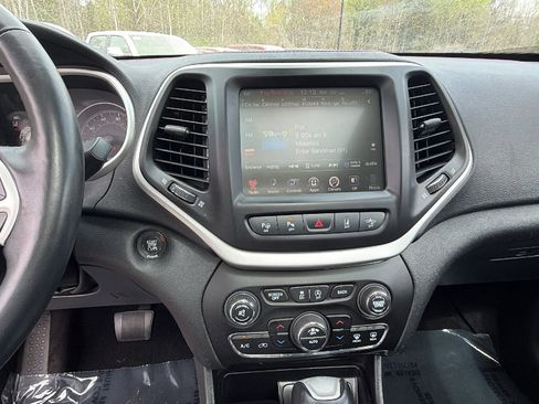 Used 2015 Jeep Cherokee Trailhawk w/ Comfort/Convenience Group AWD/4WD image 32
