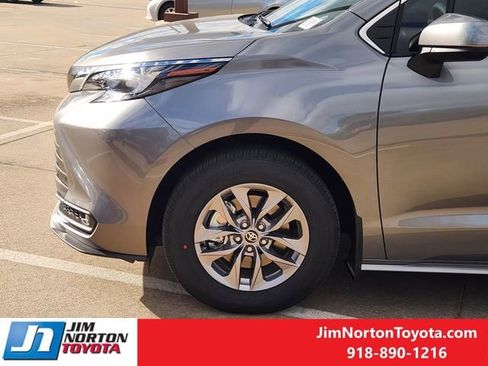 New 2026 Toyota Sienna XLE FWD image 6