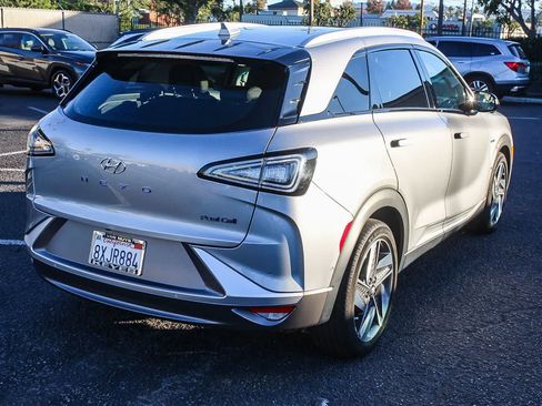 Used 2021 Hyundai Nexo Limited FWD image 4