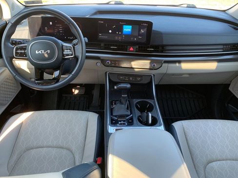 Used 2025 Kia Carnival SX w/ SX Dark Edition Package FWD image 16