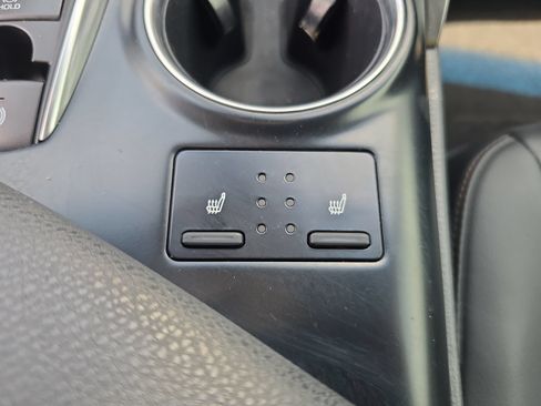 Used 2018 Toyota Camry XLE FWD image 19