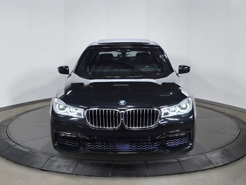 Used 2018 BMW 750i image 10