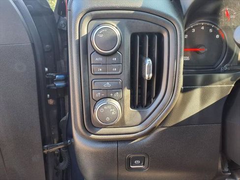 Used 2020 Chevrolet Silverado 1500 Custom Trail Boss w/ Custom Convenience Package AWD/4WD image 13