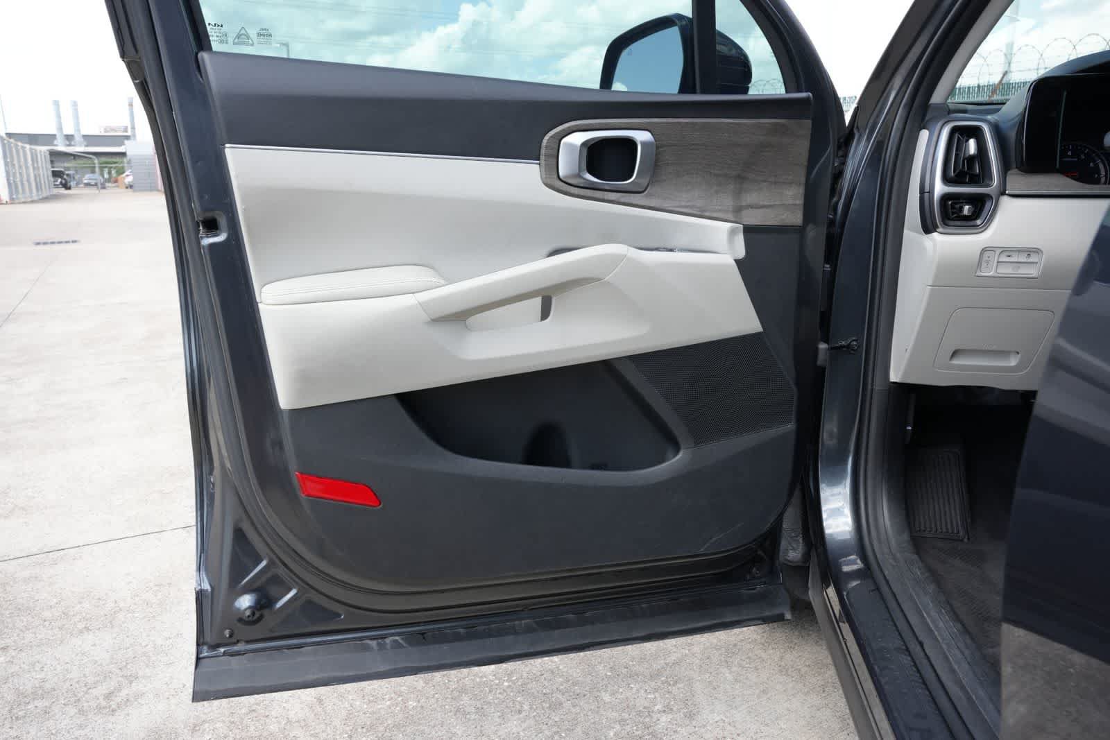Used 2022 Kia Sorento EX w/ Panoramic Sunroof Package FWD image 18