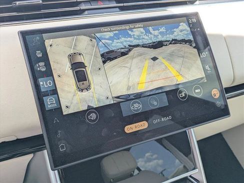 New 2025 Land Rover Range Rover SE image 13