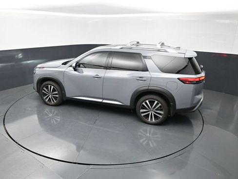Used 2024 Nissan Pathfinder Platinum FWD image 16