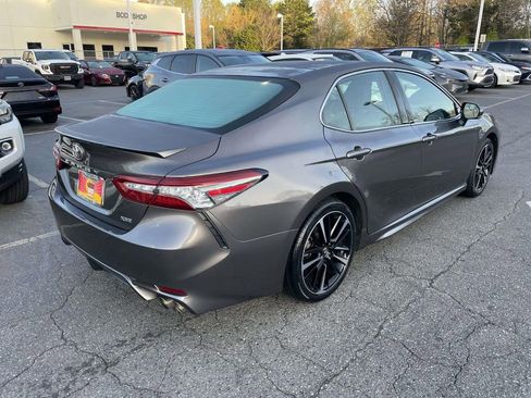 Used 2018 Toyota Camry XSE image 9