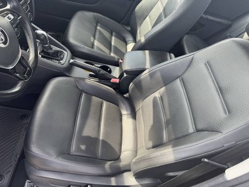 Used 2017 Volkswagen Jetta SEL FWD image 25