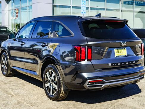 Used 2021 Kia Sorento EX image 2