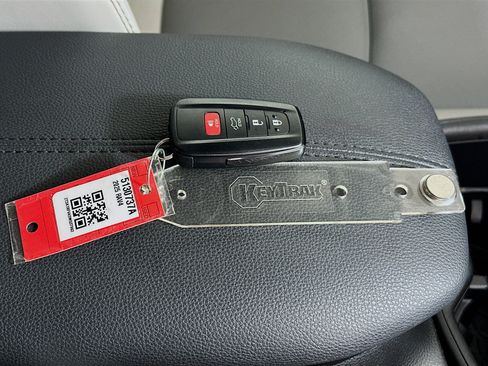 Used 2025 Toyota RAV4 XLE Premium w/ Weather Package AWD/4WD image 33