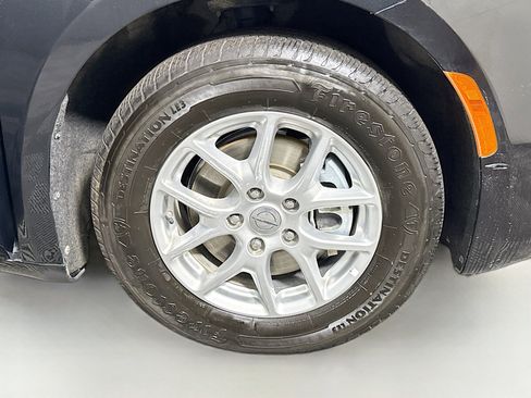 Used 2023 Chrysler Voyager LX image 32