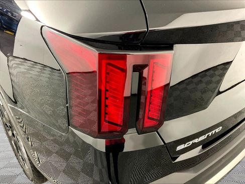 Certified 2026 Kia Sorento S w/ S Panoramic Sunroof Package FWD image 23