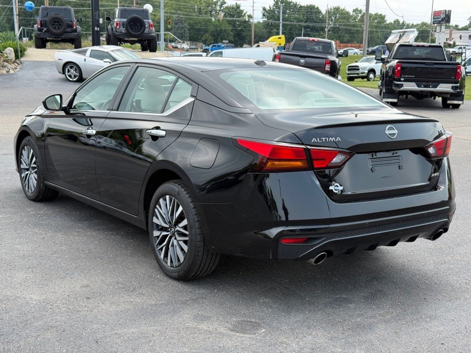 Used 2023 Nissan Altima 2.5 SV w/ SV Premium Package AWD/4WD image 6