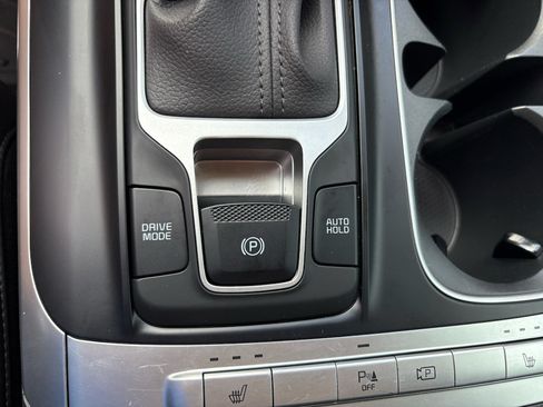 Used 2024 Kia Carnival LX FWD image 22