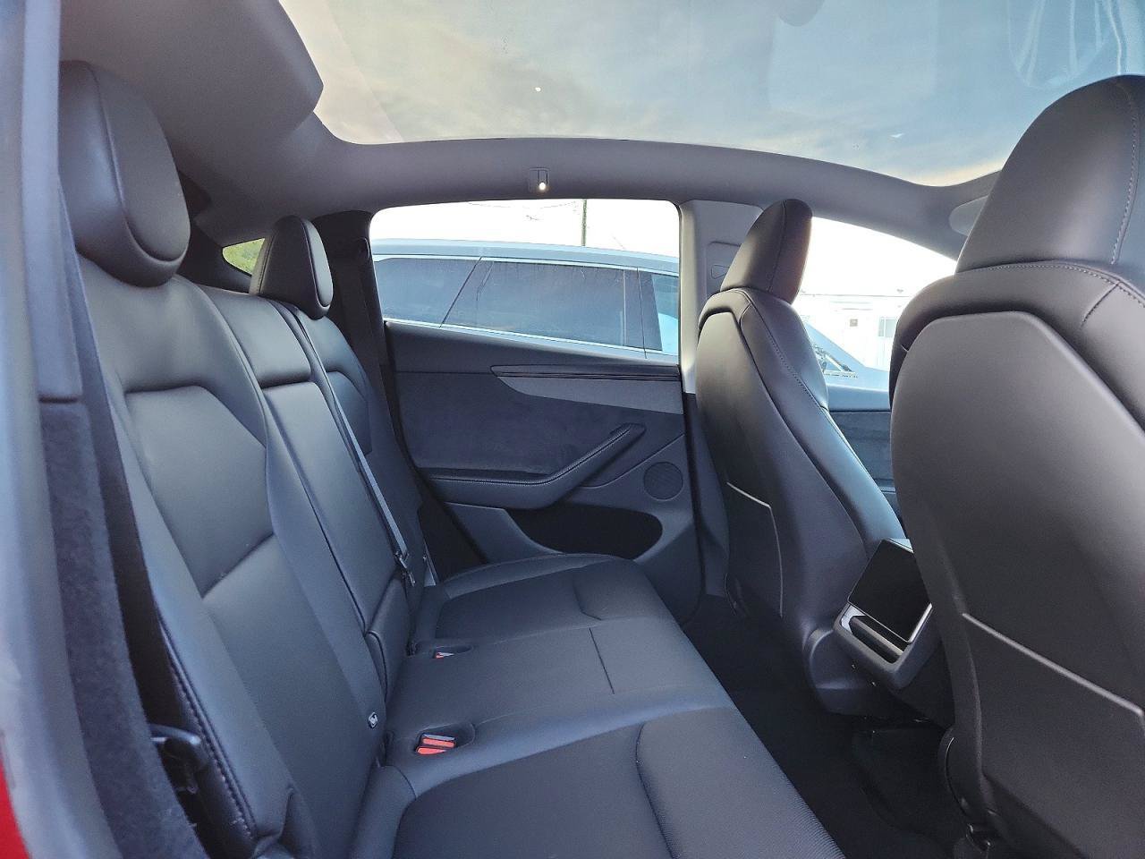 Used 2026 Tesla Model Y AWD image 7