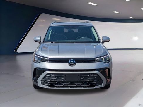 Certified 2025 Volkswagen Taos SE image 7