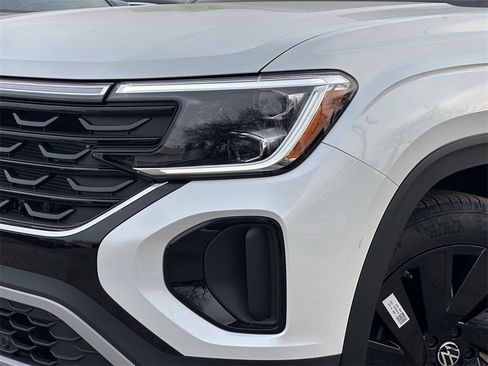 New 2026 Volkswagen Atlas Cross Sport SE image 3