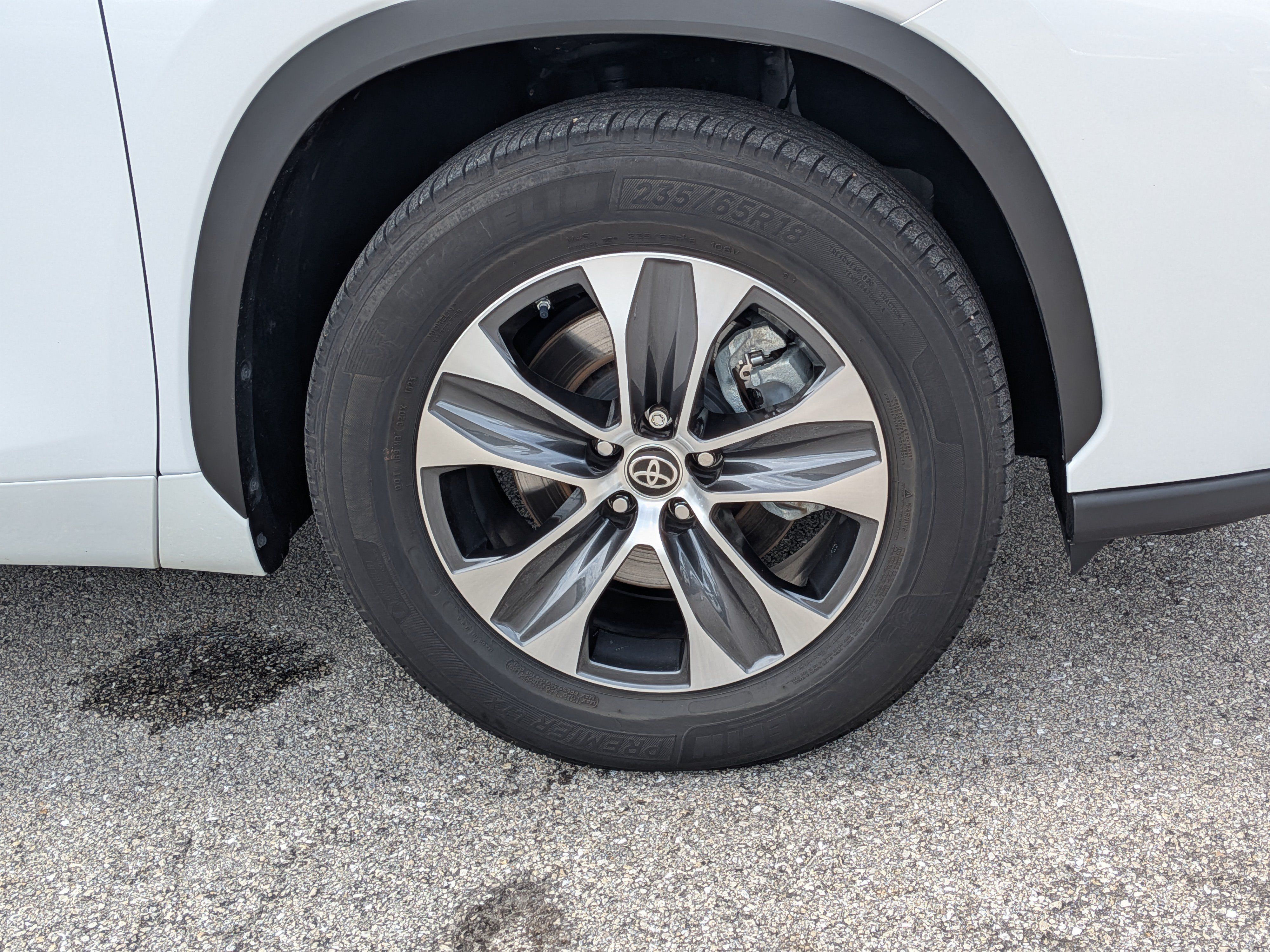 Used 2023 Toyota Highlander XLE FWD image 11