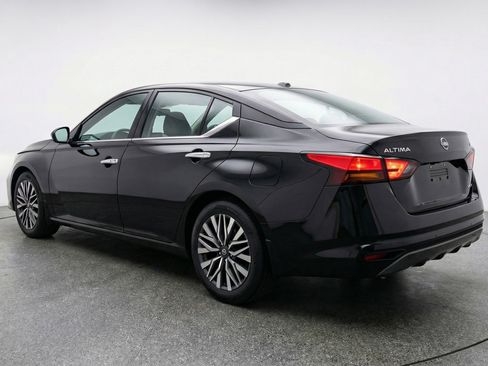 Used 2025 Nissan Altima 2.5 SV image 6
