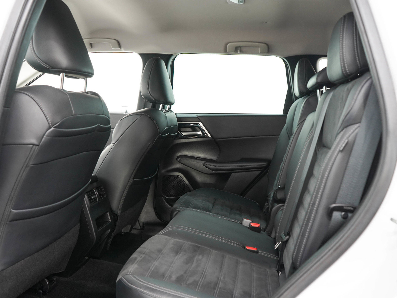 Used 2022 Mitsubishi Outlander SE AWD/4WD image 15