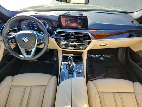 Used 2018 BMW 530i xDrive w/ Premium Package image 14