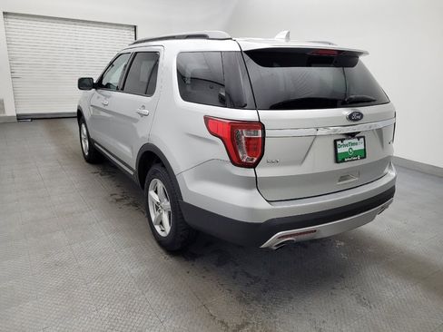 Used 2017 Ford Explorer XLT w/ Equipment Group 202A image 5