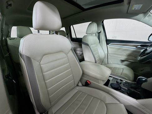 Used 2021 Volkswagen Atlas SEL Premium image 30