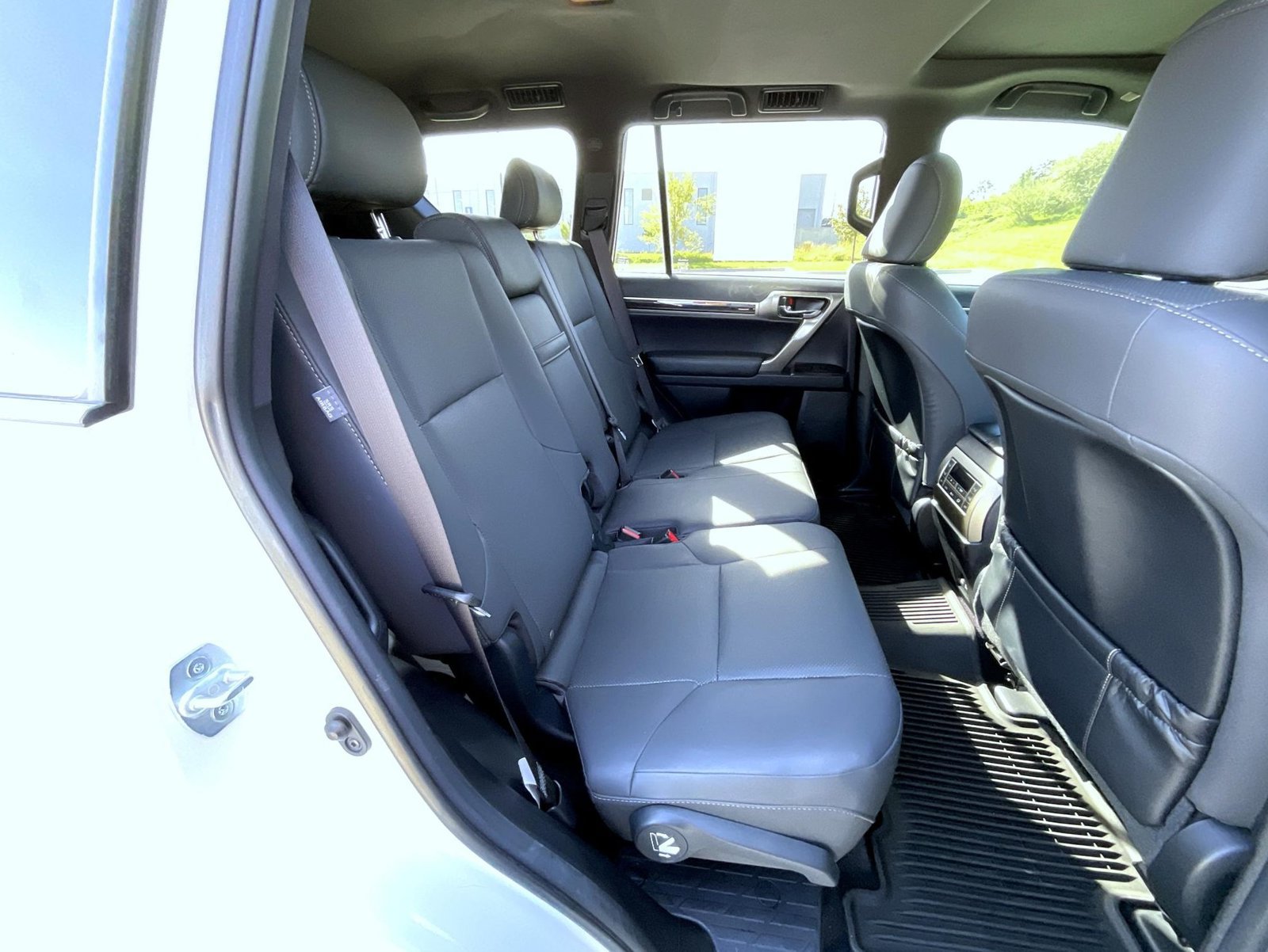 Used 2021 Lexus GX 460 Premium w/ Premium Package AWD/4WD image 23