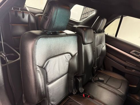 Used 2016 Ford Explorer XLT w/ Equipment Group 202A AWD/4WD image 23