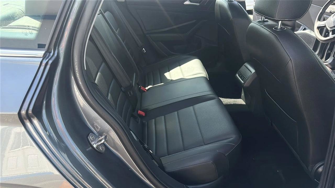 Used 2021 Volkswagen Jetta SE w/ SE Cold Weather Package FWD image 30