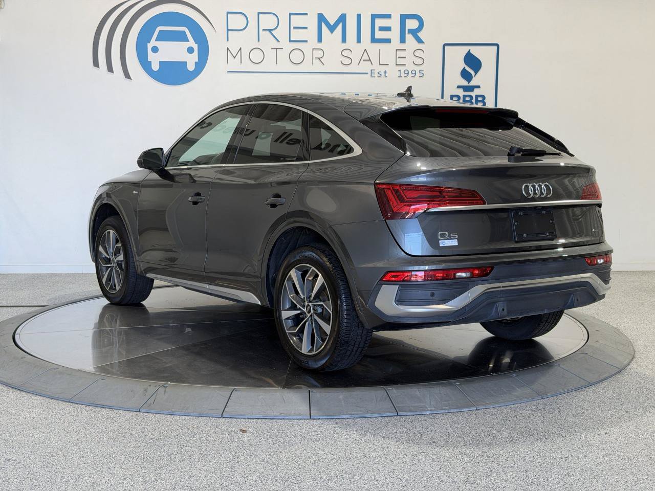 Used 2022 Audi Q5 2.0T Premium Plus w/ Premium Plus Package AWD/4WD image 3