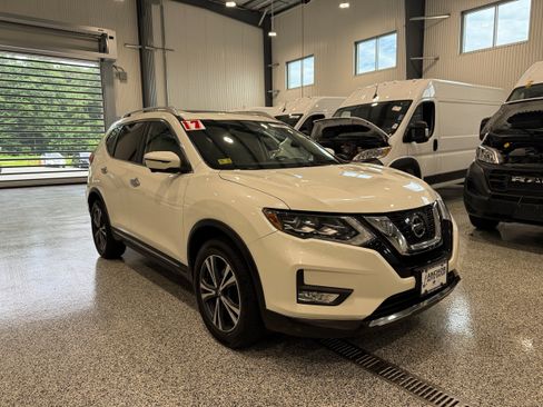 Used 2017 Nissan Rogue SL w/ SL Premium Package AWD/4WD image 4