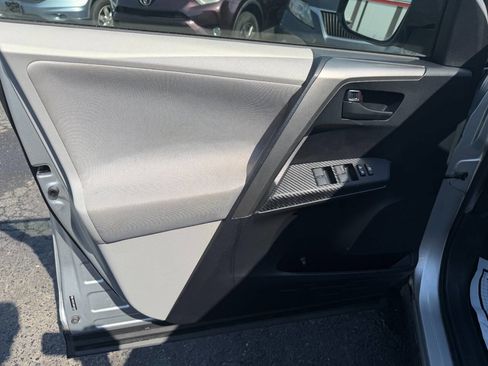 Used 2013 Toyota RAV4 LE image 18
