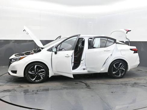 Certified 2025 Nissan Versa SR w/ Trunk Package image 42