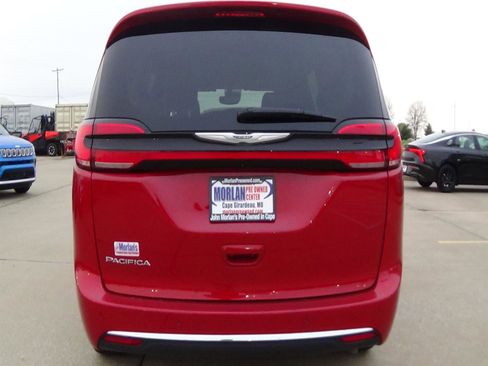 Certified 2025 Chrysler Pacifica Select image 7