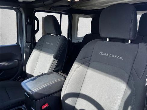 Used 2019 Jeep Wrangler Unlimited Sahara image 16