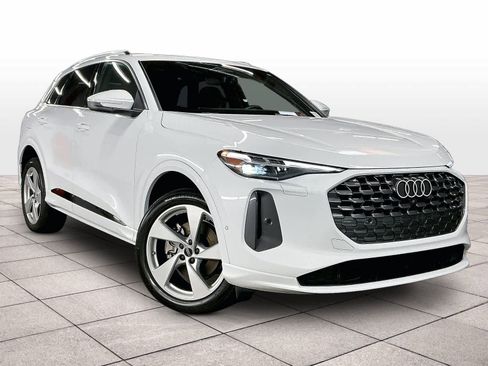 Certified 2025 Audi Q5 Premium Plus w/ Premium Plus image 2